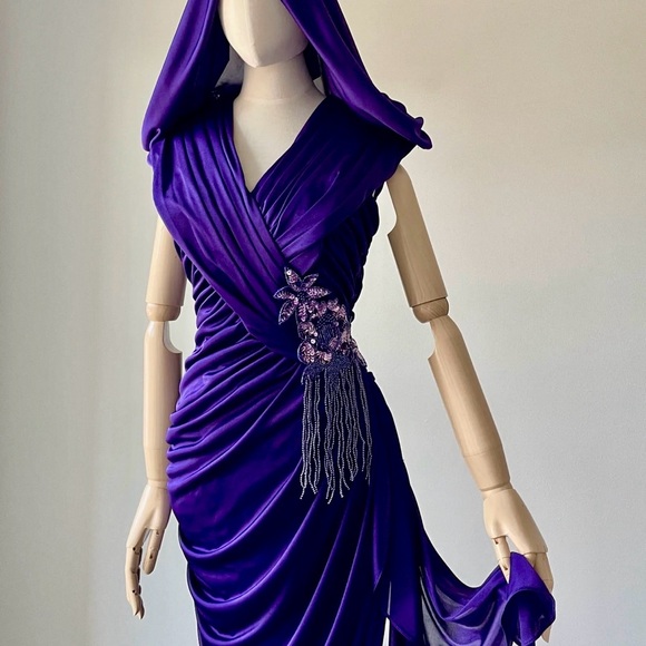 Vintage Abby Kent Elegant Purple Hooded Dress. - Picture 3 of 11